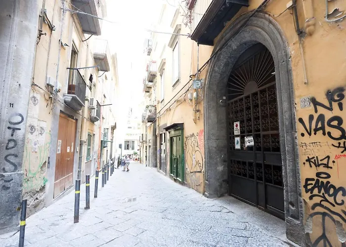 Guesthost - Veiled Christ Neapel