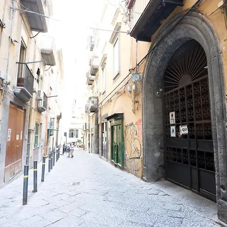 Guesthost - Veiled Christ Неаполь