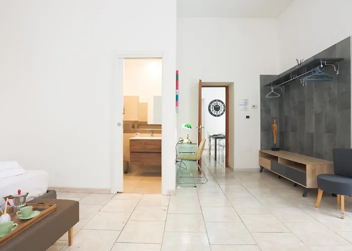 Guesthost - Veiled Christ *