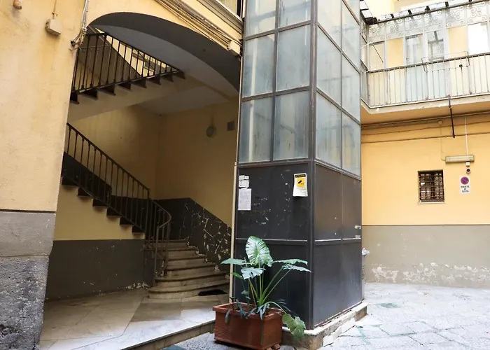 Guesthost - Veiled Christ Неаполь