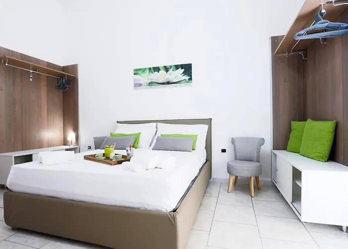 Guesthost - Veiled Christ *